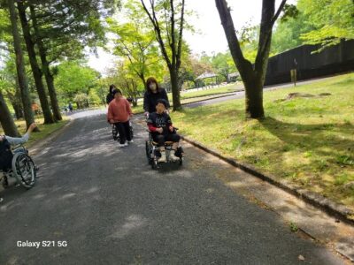 いぶき福祉会　散歩
